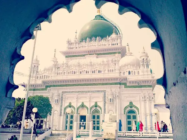 Dewa Sharif Dargah, Barabanki, Barabanki