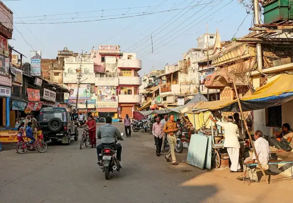 Maheshwar Fort and ghats on the Narmada — nearby heritage hub, Barwani
