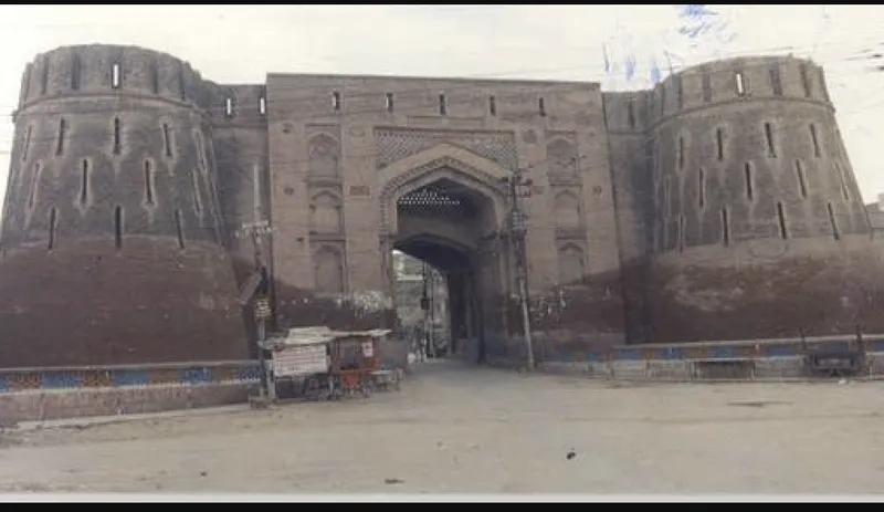Barsi Gate, Hansi